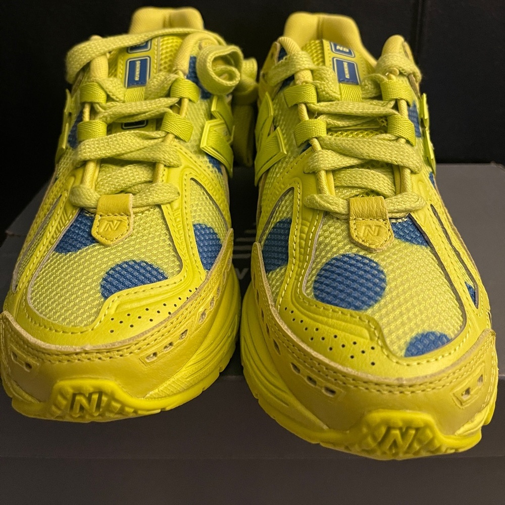 New balance 1906R Women Neon Yellow & Blue Polka Dots Size 7 W - 5 1/2 M New - Picture 4 of 15